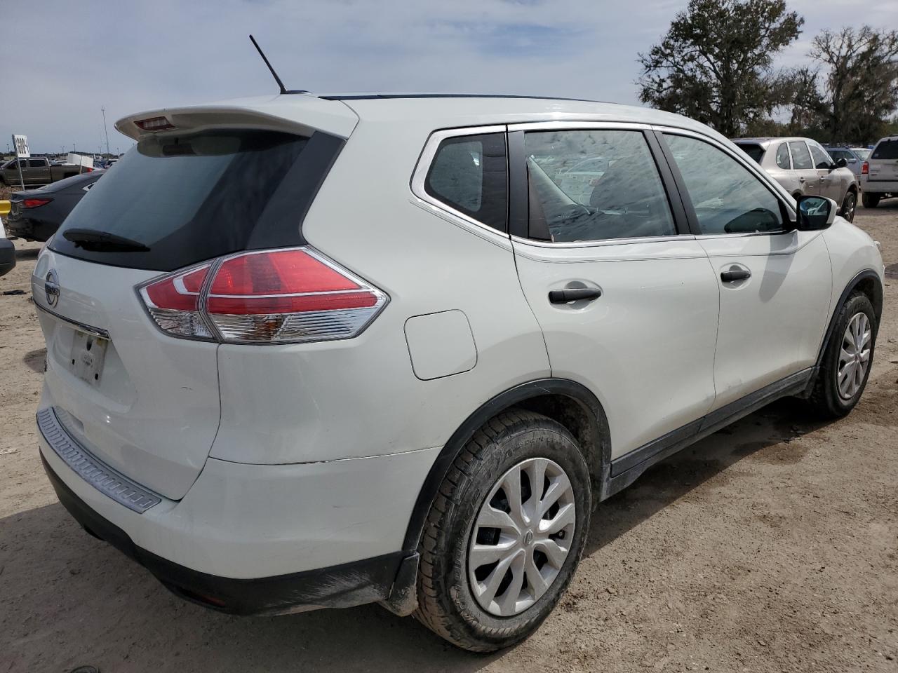 Image 3 of 2016 NISSAN ROGUE S 2016 with VIN KNMAT2MT2GP599173