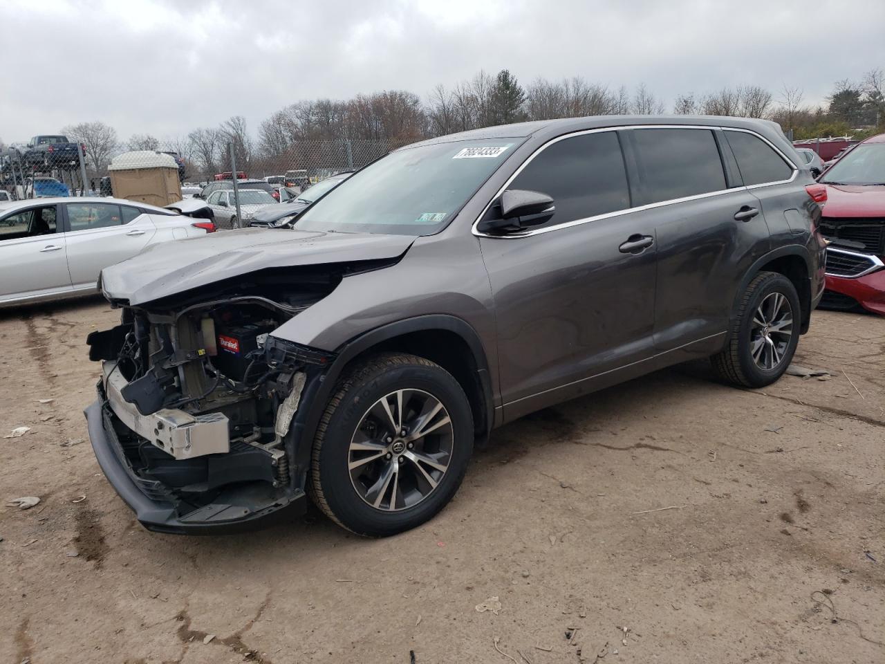 Image 1 of 2018 TOYOTA HIGHLANDER LE 2018 with VIN 5TDBZRFH1JS914191