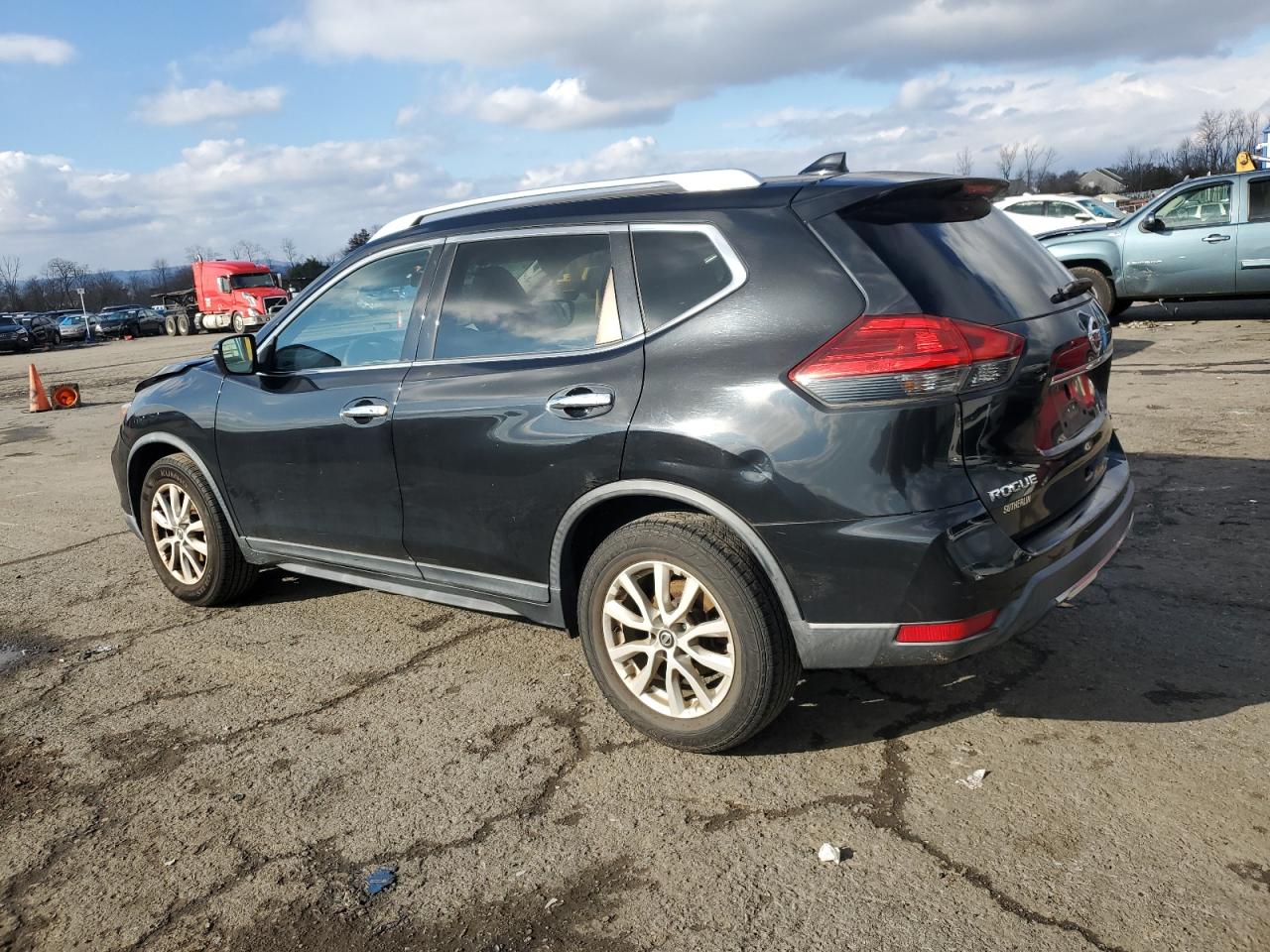 Изображение 2 2017 NISSAN ROGUE S 2017 с VIN KNMAT2MT4HP523875