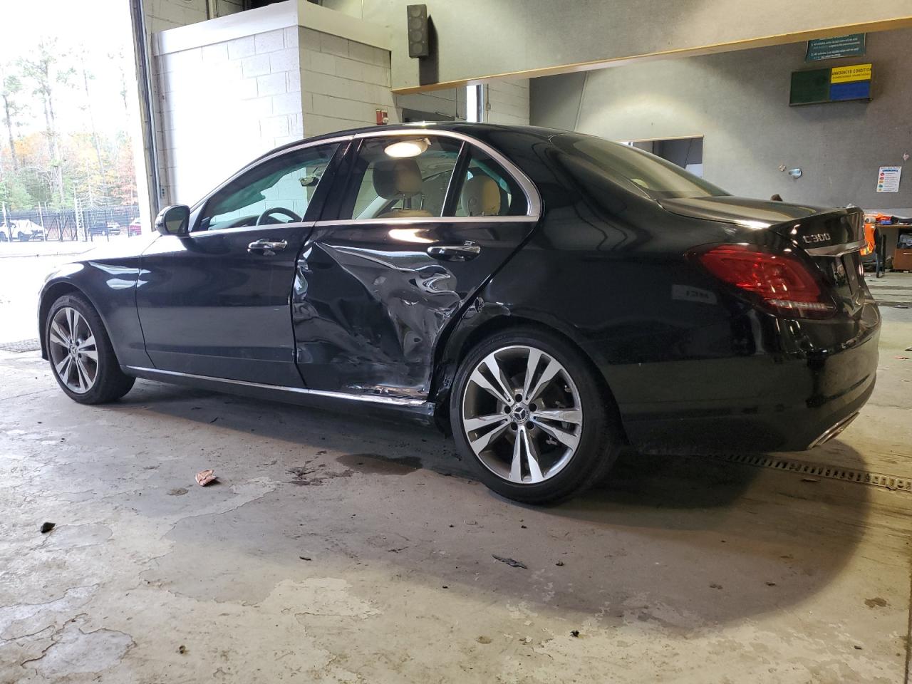 Obraz 2 z 2020 MERCEDES-BENZ C 300 4MATIC 2020 z VIN WDDWF8EBXLR539426