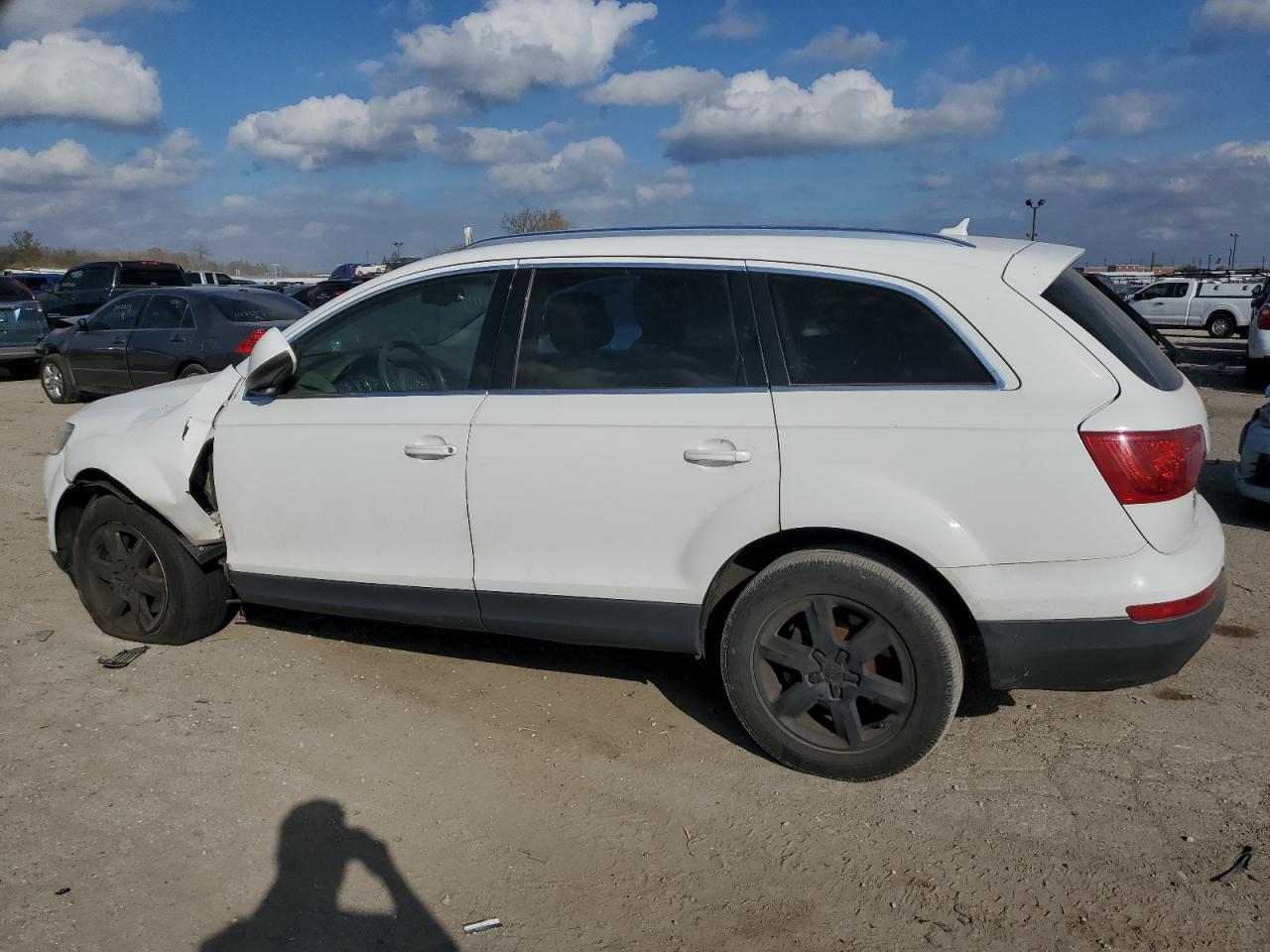 Image 2 of 2010 AUDI Q7 PREMIUM PLUS 2010 with VIN WA1LYAFE8AD005059
