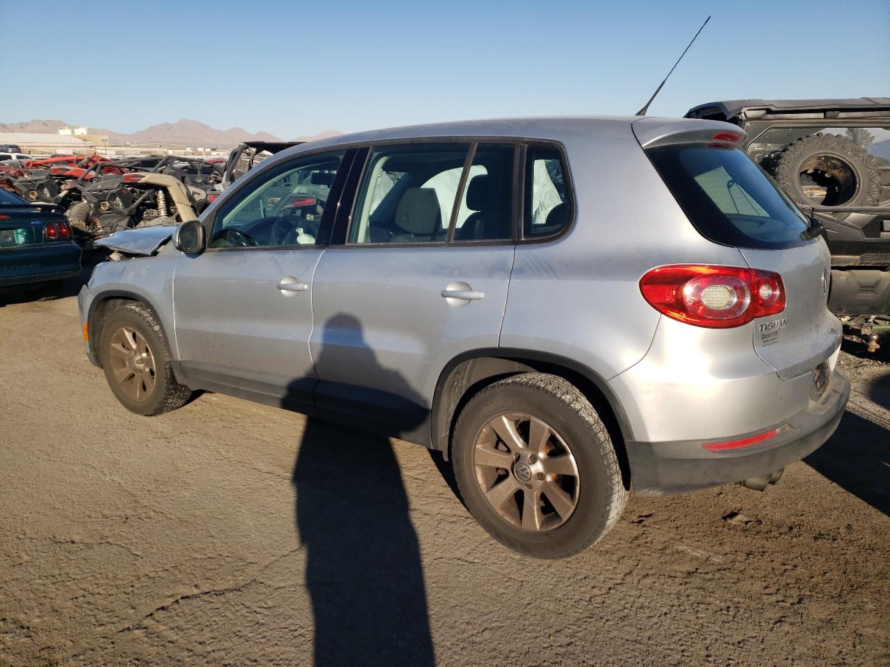 Image 2 of 2009 VOLKSWAGEN TIGUAN S 2009 with VIN WVGAV75N89W513005