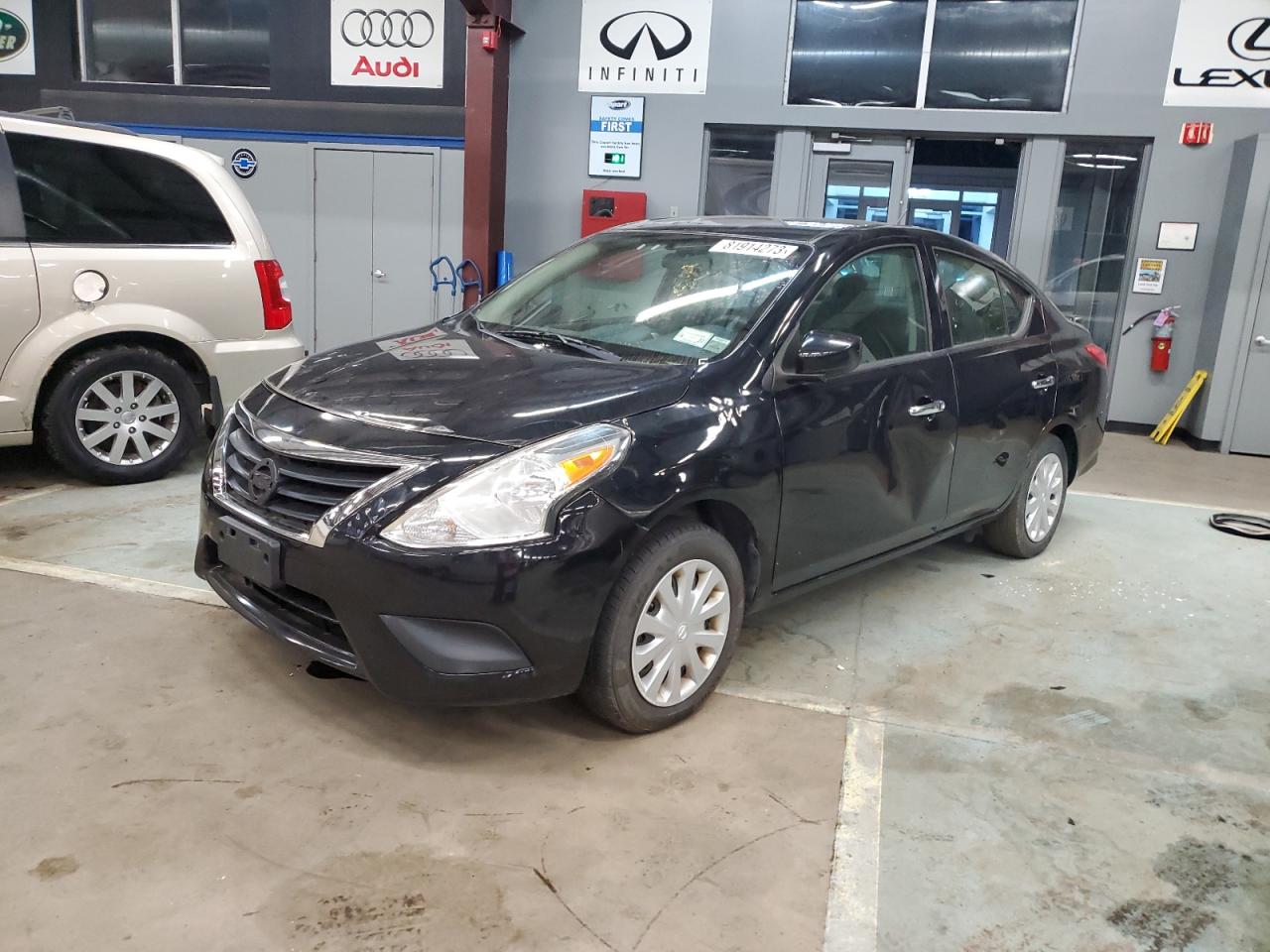 Obraz 1 z 2019 NISSAN VERSA S 2019 z VIN 3N1CN7APXKL819836