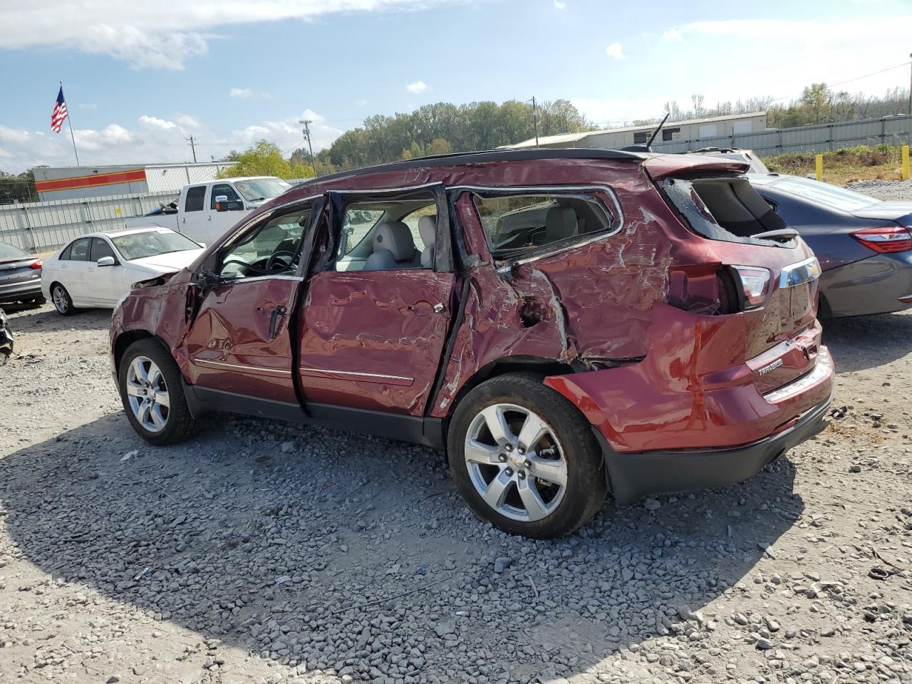 Obraz 2 z 2017 CHEVROLET TRAVERSE PREMIER 2017 z VIN 1GNKRJKD0HJ267835
