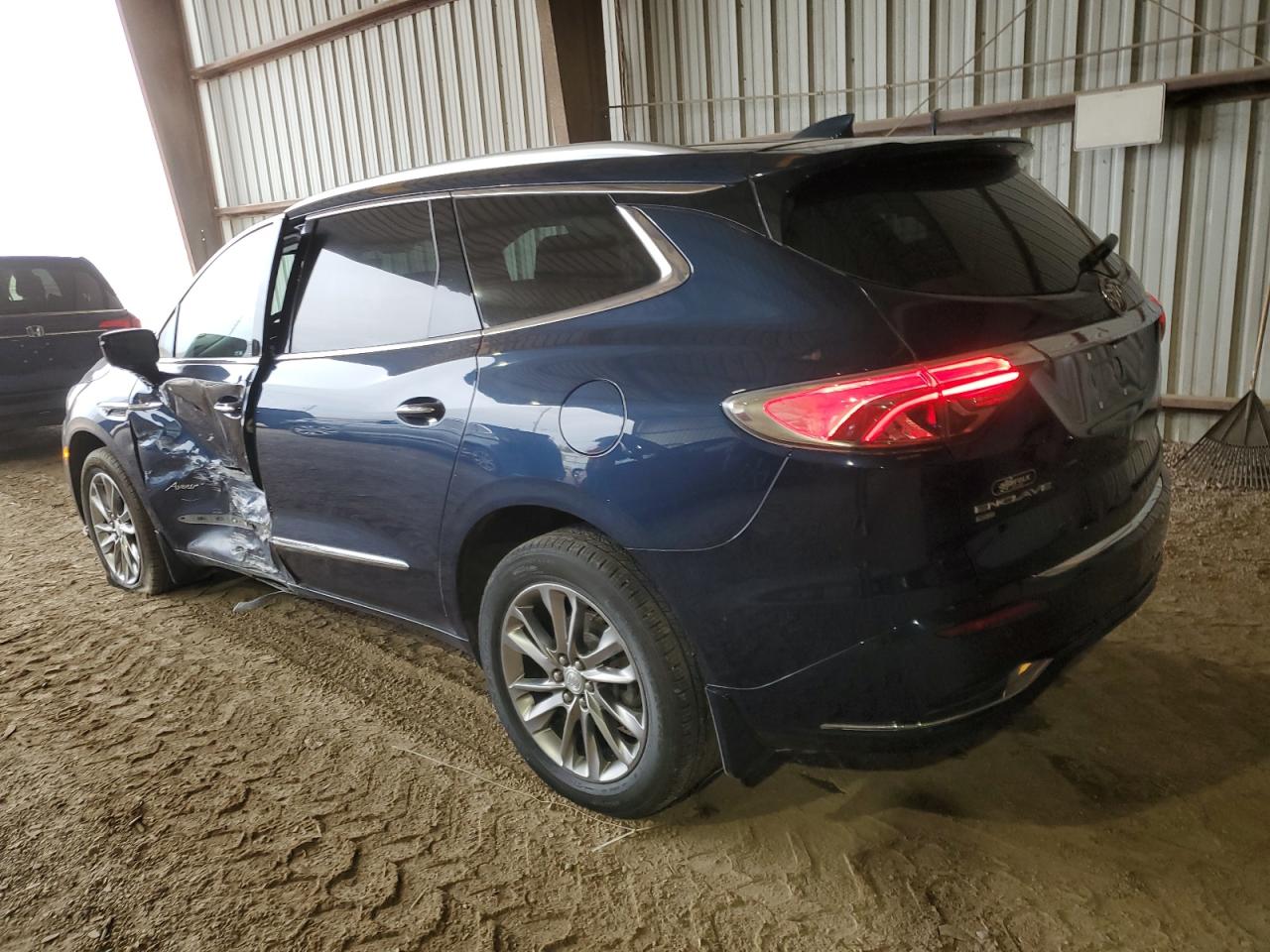 Изображение 2 2022 BUICK ENCLAVE AVENIR 2022 с VIN 5GAEVCKW6NJ134010