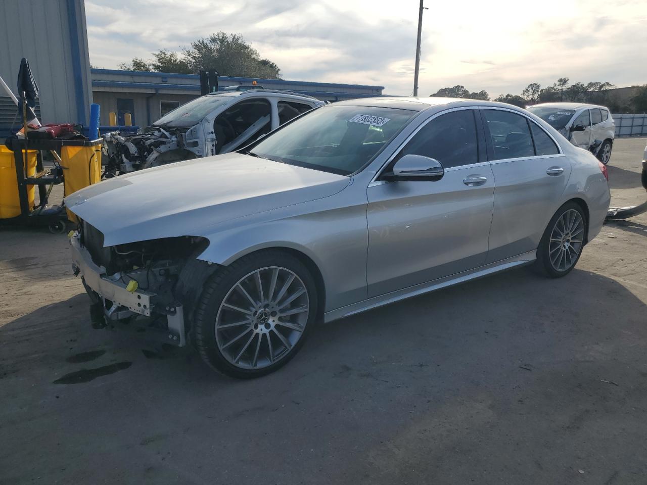 Obraz 1 z 2017 MERCEDES-BENZ C 300 2017 z VIN 55SWF4JB7HU229027