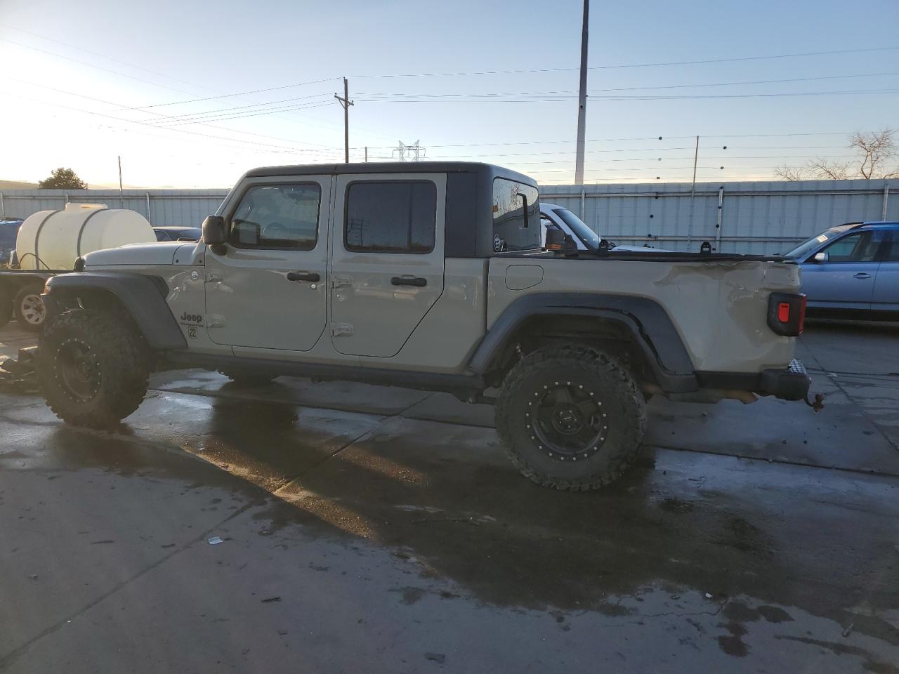 Obraz 2 z 2020 JEEP GLADIATOR SPORT 2020 z VIN 1C6HJTAG0LL213862