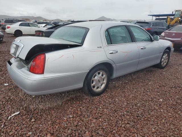 Image 3 of 2002 LINCOLN TOWN CAR SIGNATURE 2002 with VIN 1LNHM82WX2Y667603