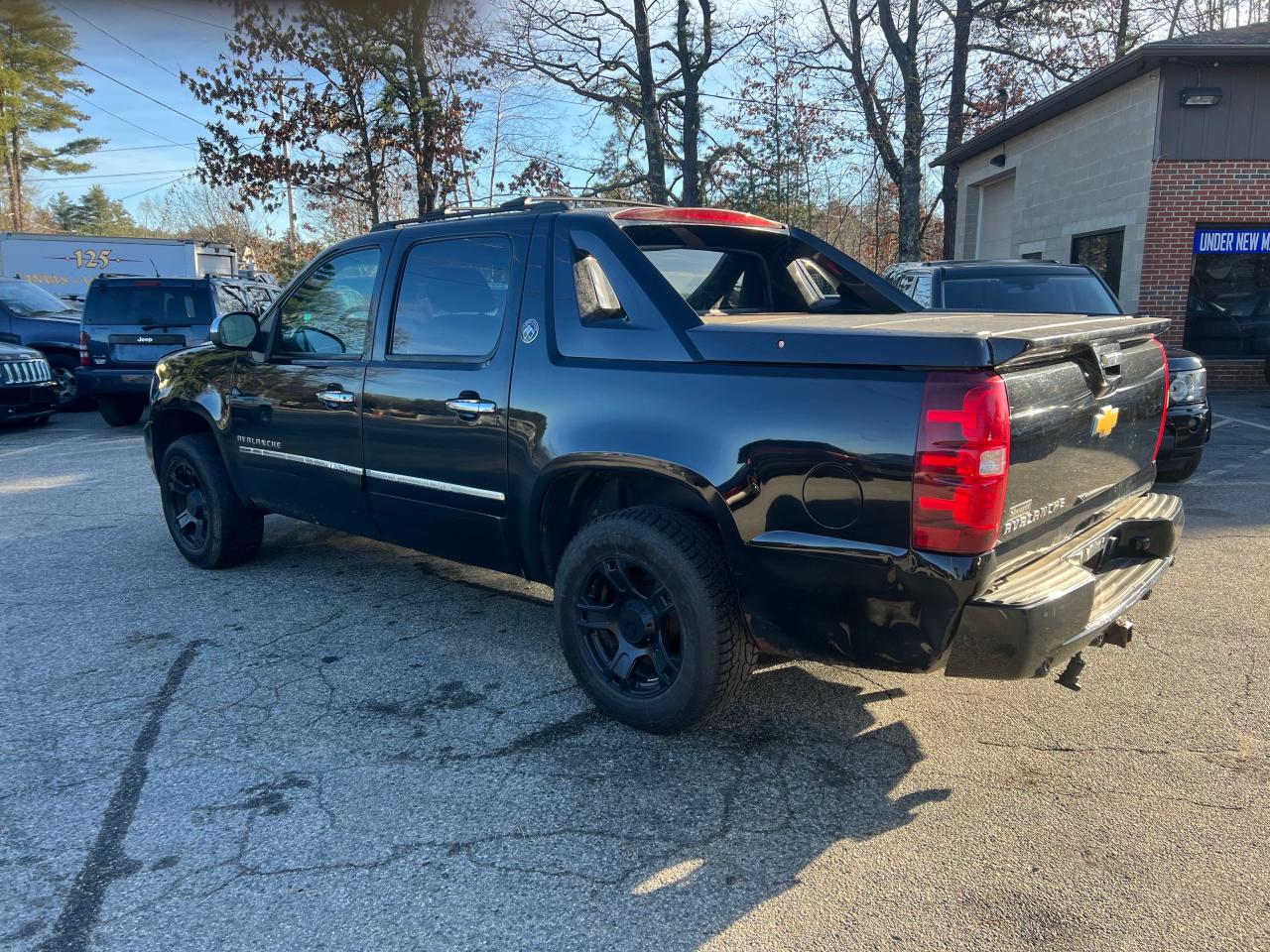Image 3 of 2013 CHEVROLET AVALANCHE LTZ 2013 with VIN 3GNTKGE71DG283748