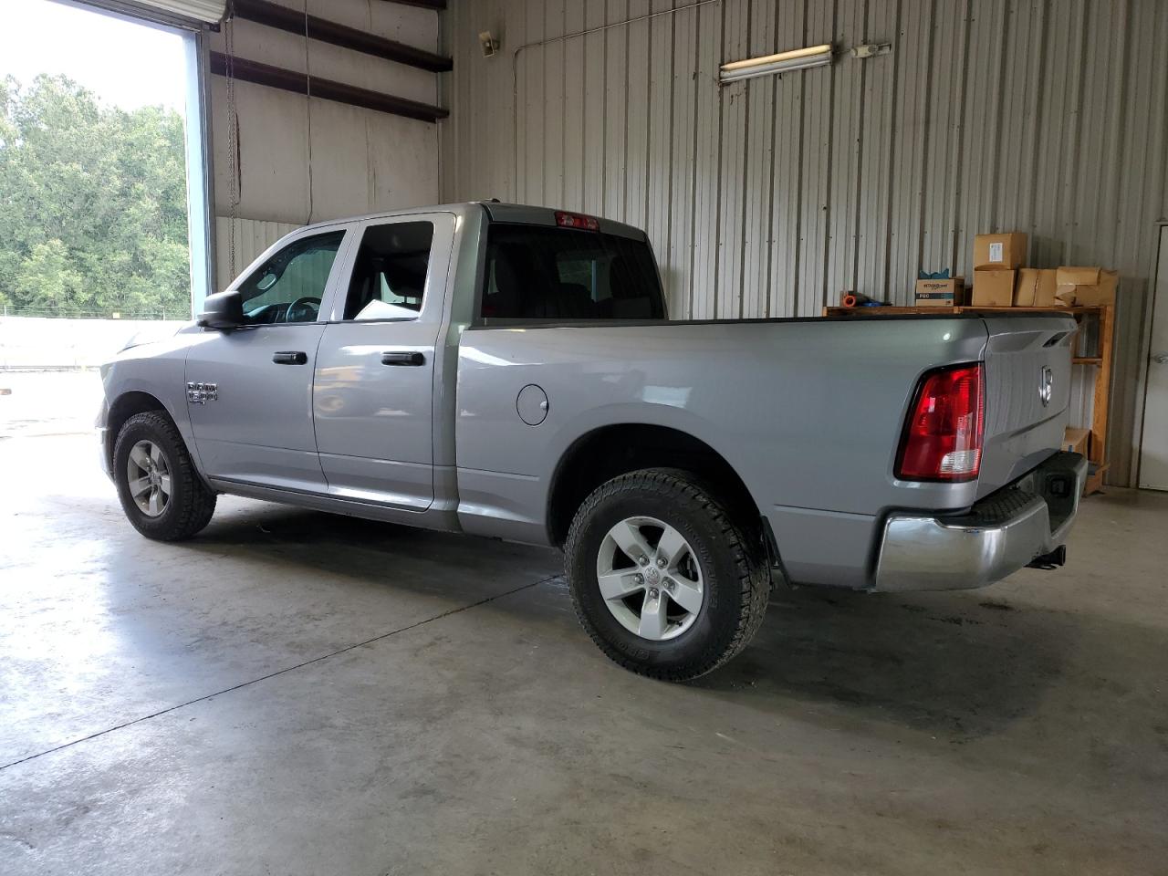 Obraz 2 z 2022 RAM 1500 CLASSIC TRADESMAN 2022 z VIN 1C6RR6FG4NS223343