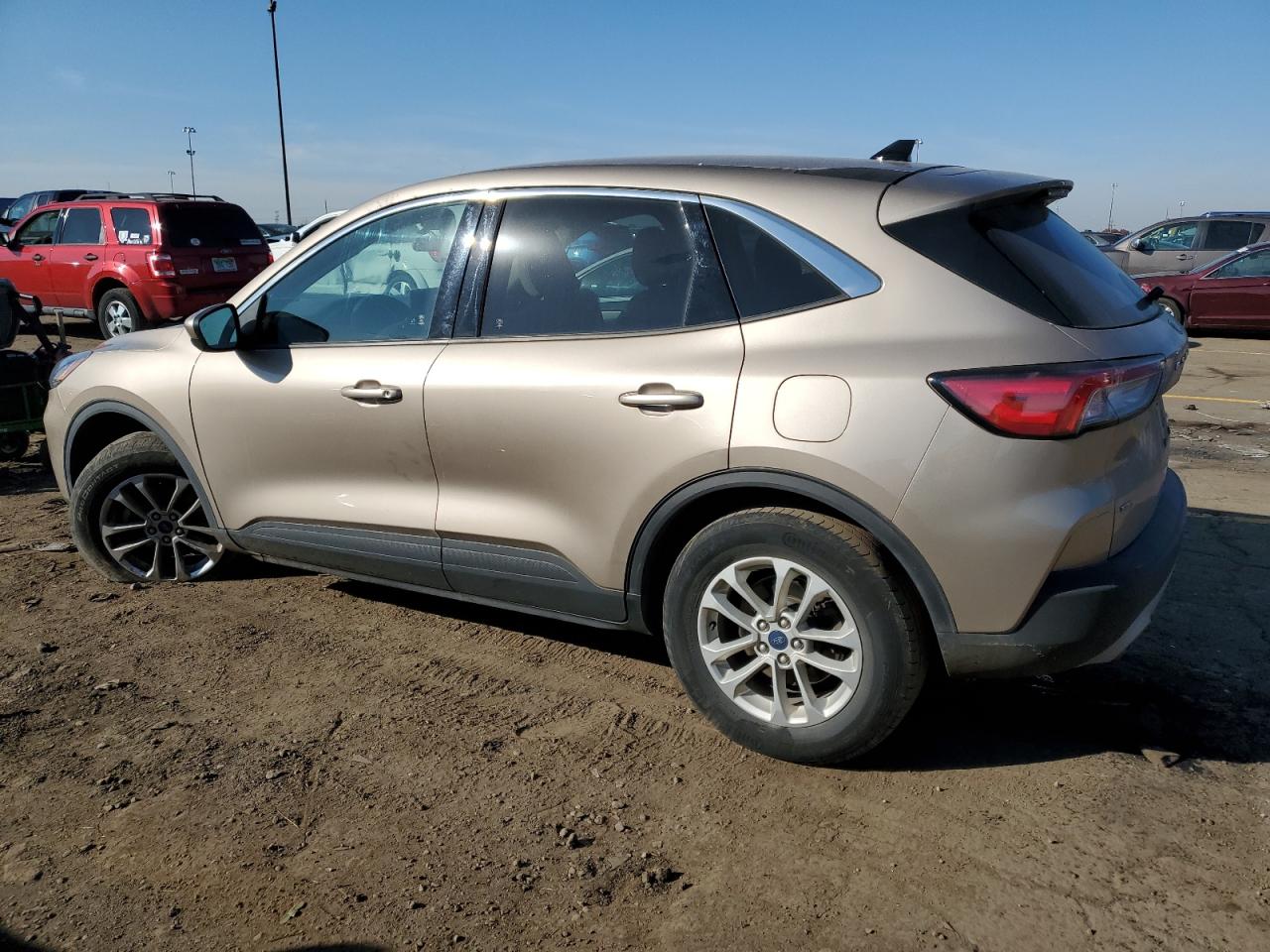 Image 2 of 2020 FORD ESCAPE SE 2020 with VIN 1FMCU9G60LUA51913