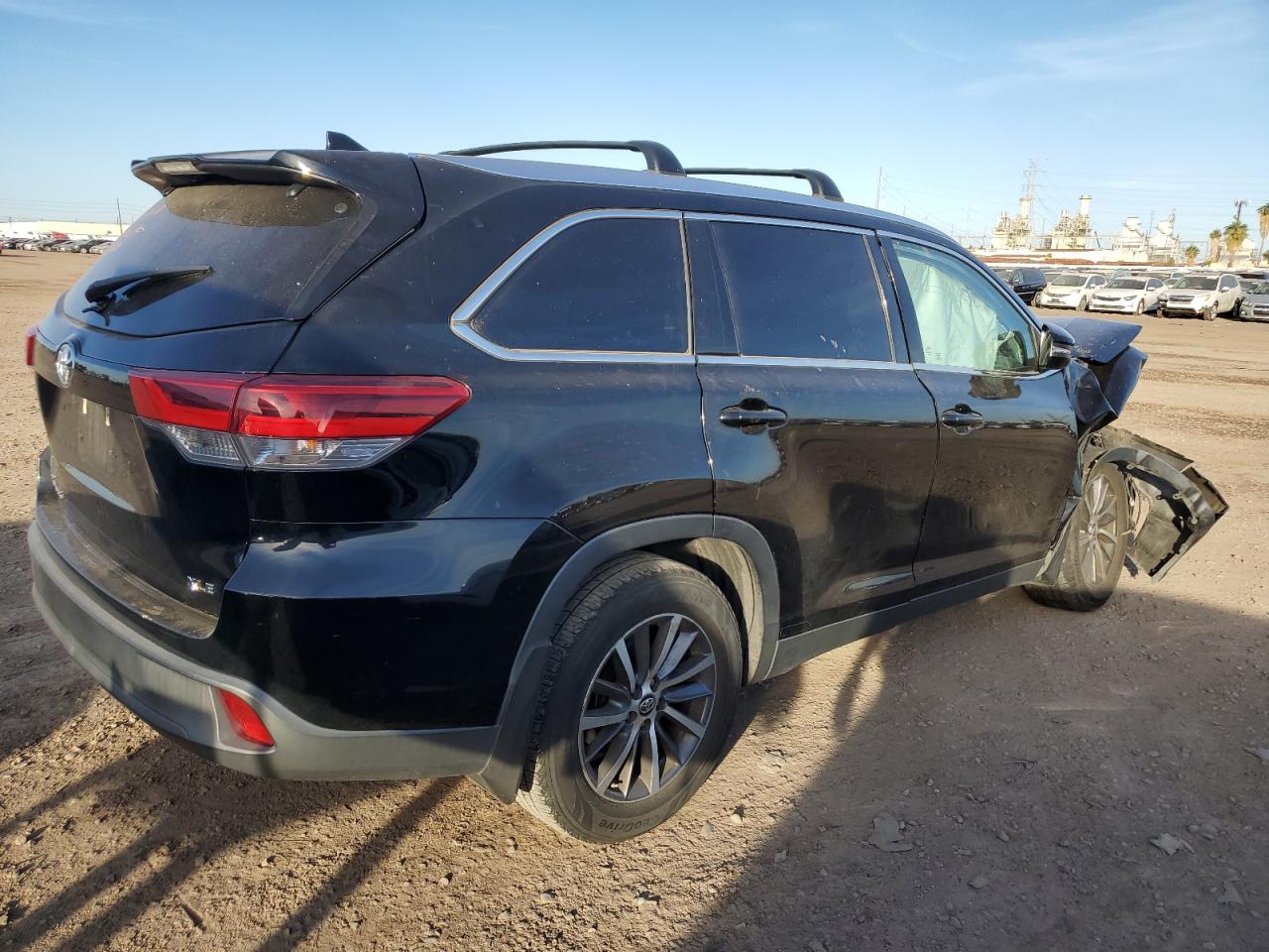 Изображение 3 2019 TOYOTA HIGHLANDER SE 2019 с VIN 5TDKZRFH0KS550699