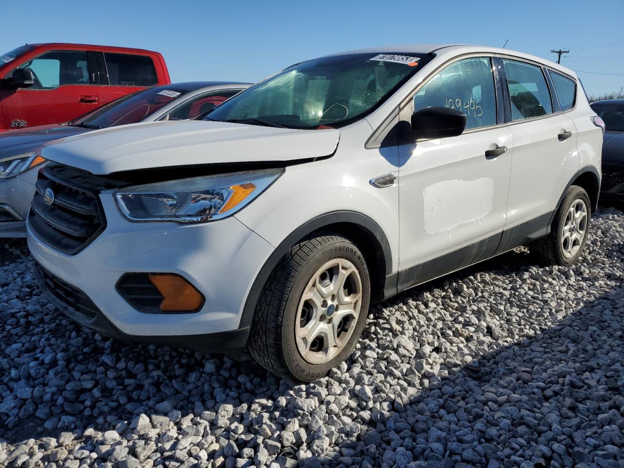 Изображение 1 2017 FORD ESCAPE S 2017 с VIN 1FMCU0F7XHUA83846