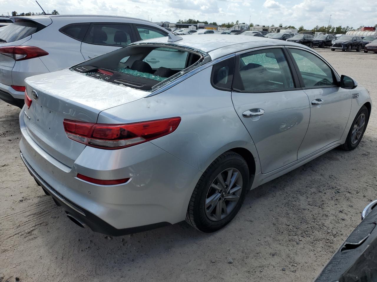 Image 3 of 2020 KIA OPTIMA LX 2020 with VIN 5XXGT4L30LG434120
