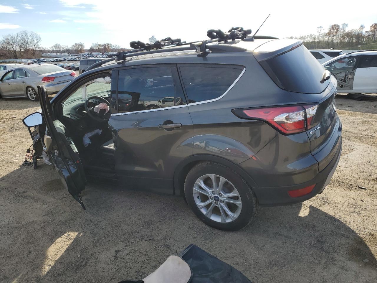 Obraz 2 z 2017 FORD ESCAPE SE 2017 z VIN 1FMCU9G93HUE57413