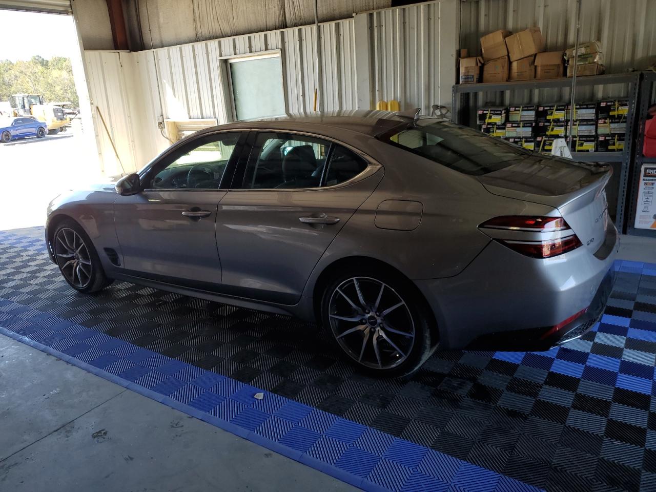 Изображение 2 2023 GENESIS G70 BASE 2023 с VIN KMTG34TA4PU128148