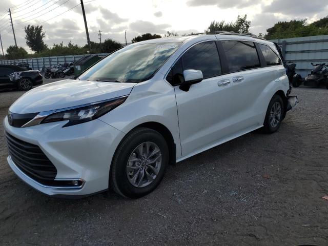 2024 TOYOTA SIENNA XLE 2024 image