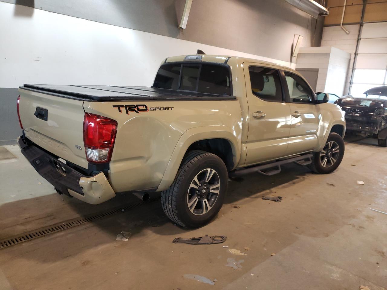 Image 3 of 2016 TOYOTA TACOMA DOUBLE CAB 2016 with VIN 3TMAZ5CN6GM016905