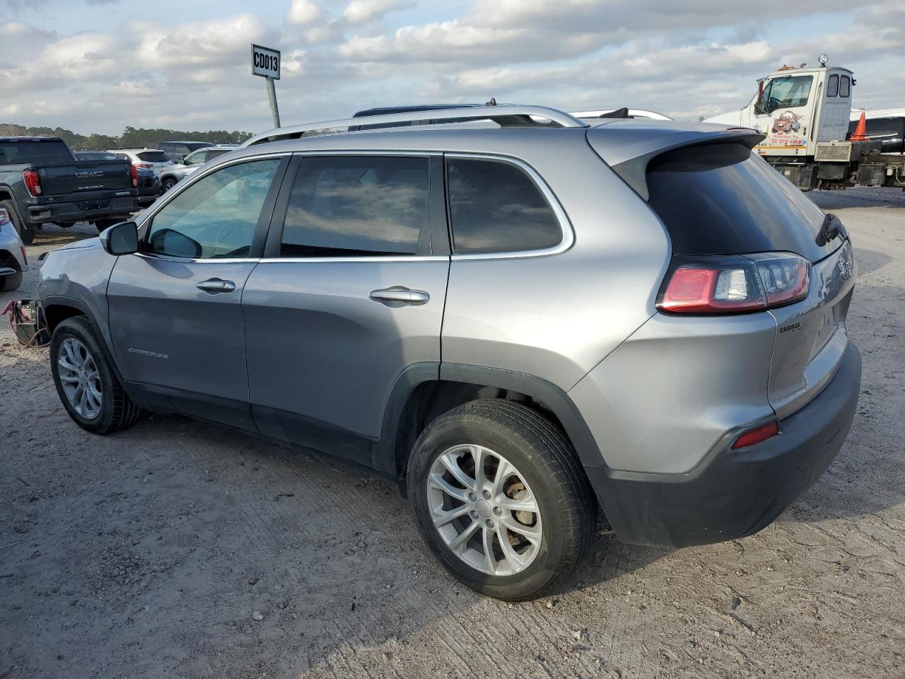 Image 2 of 2019 JEEP CHEROKEE LATITUDE 2019 with VIN 1C4PJLCB4KD203074