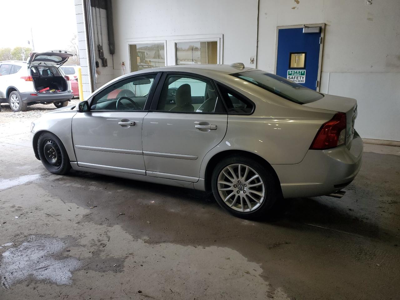 Image 2 of 2011 VOLVO S40 T5 2011 with VIN YV1672MS0B2536462