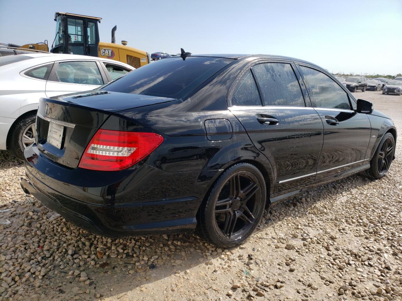 Obraz 3 z Mercedes-Benz C 250 2012 z VIN WDDGF4HB8CA611814