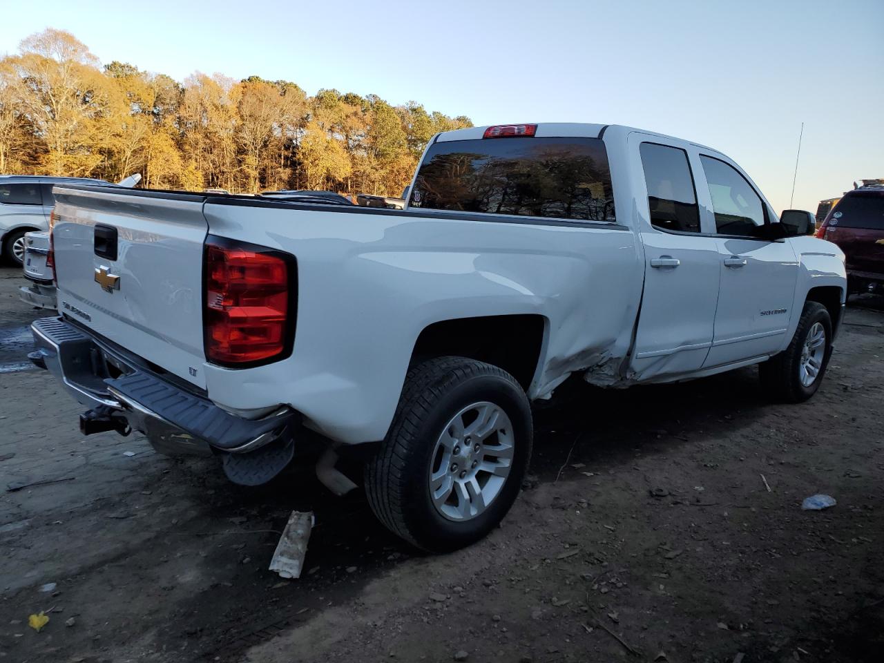 Image 3 of 2016 CHEVROLET SILVERADO C1500 LT 2016 with VIN 1GCRCREC5GZ384837