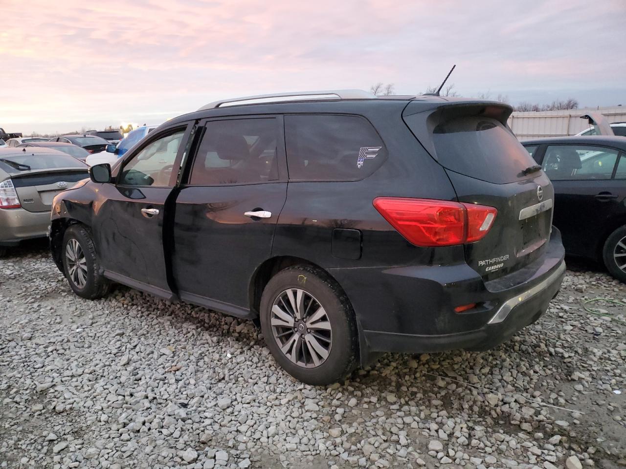Image 2 of 2018 NISSAN PATHFINDER S 2018 with VIN 5N1DR2MM5JC659526