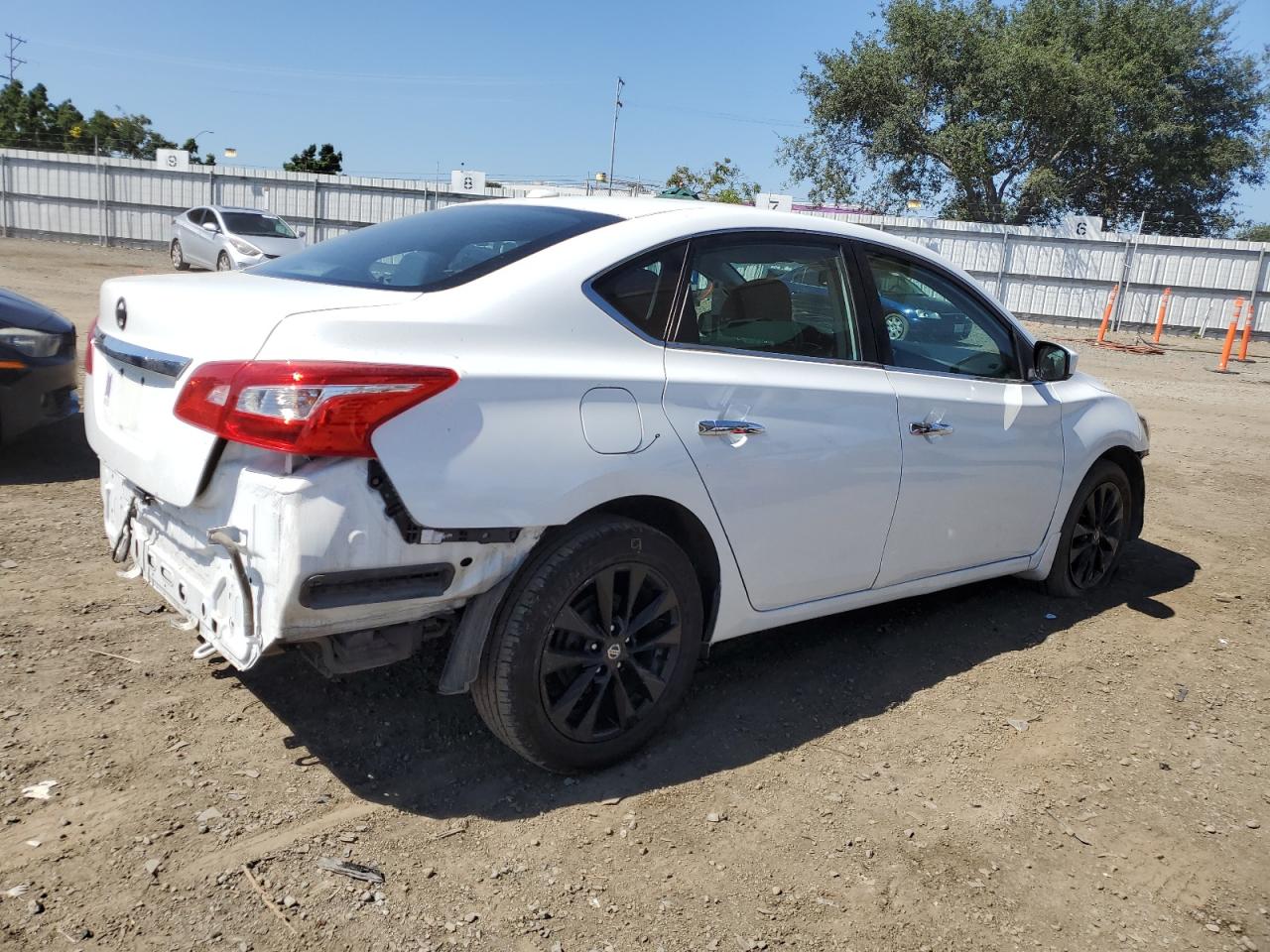 Obraz 3 z 2019 NISSAN SENTRA S 2019 z VIN 3N1AB7AP2KY292068