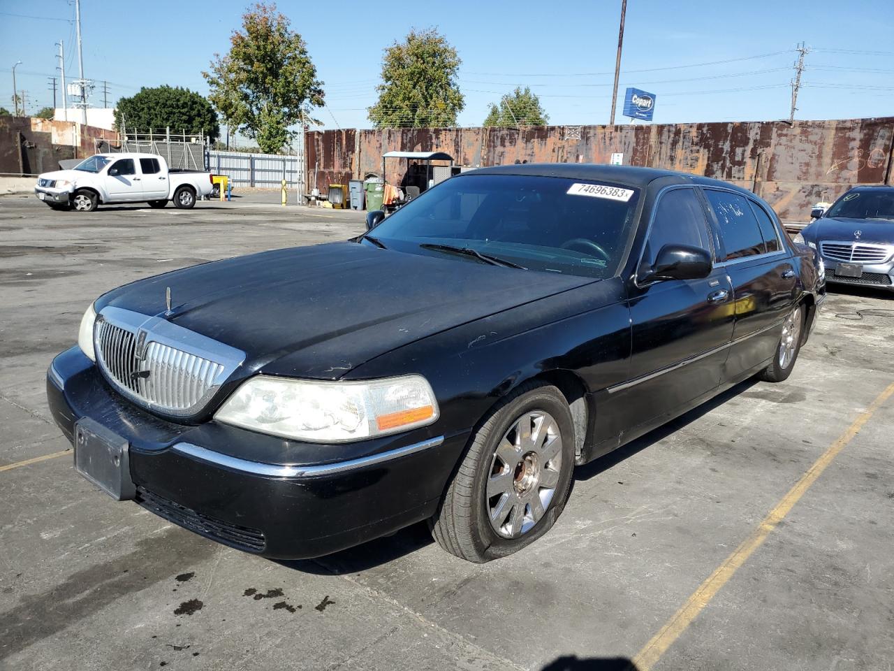 Image 1 of 2005 LINCOLN TOWN CAR EXECUTIVE L 2005 with VIN 1LNHM84W65Y615418
