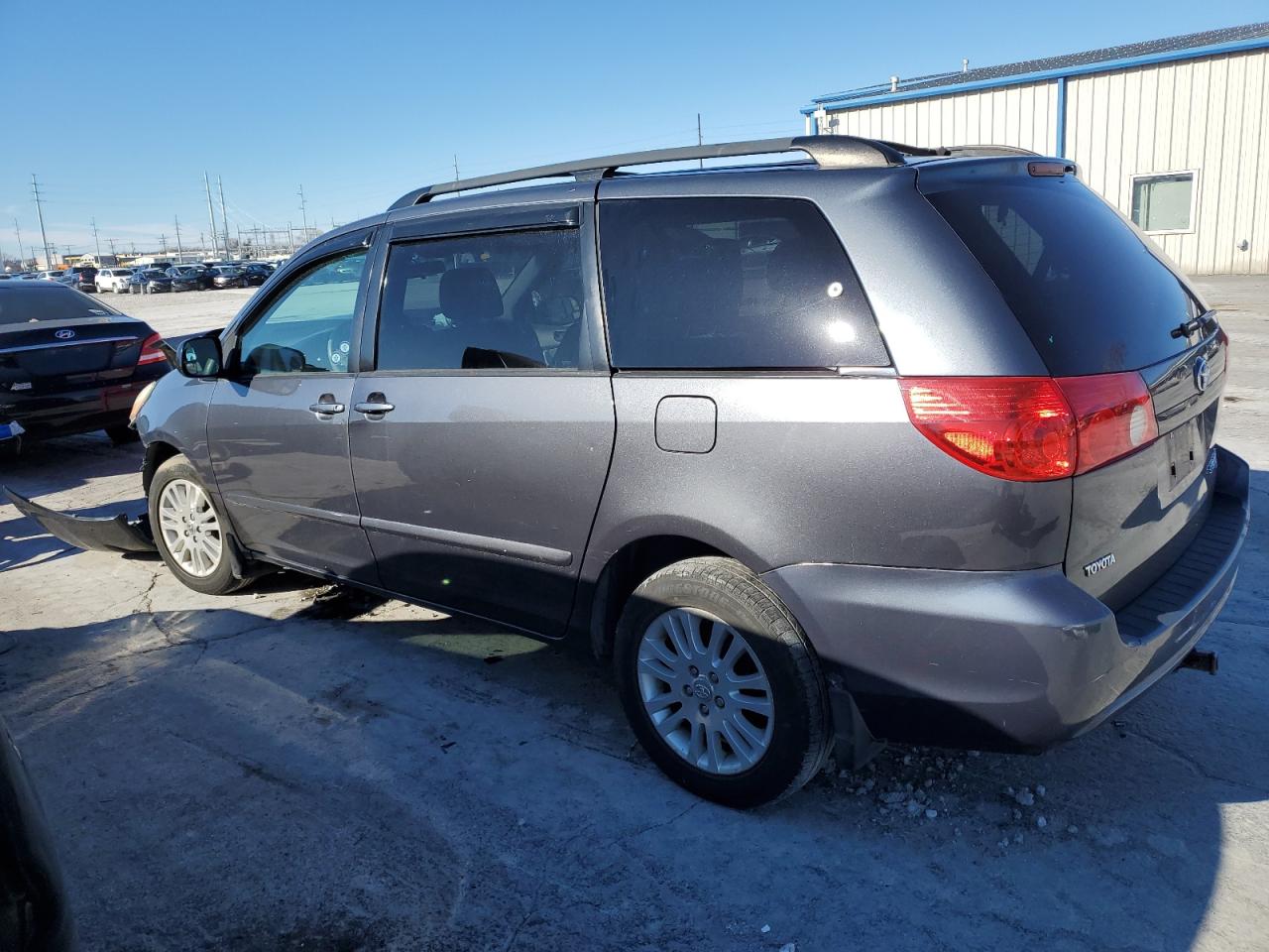 Image 2 of 2008 TOYOTA SIENNA LE 2008 with VIN 5TDBK23C58S011833