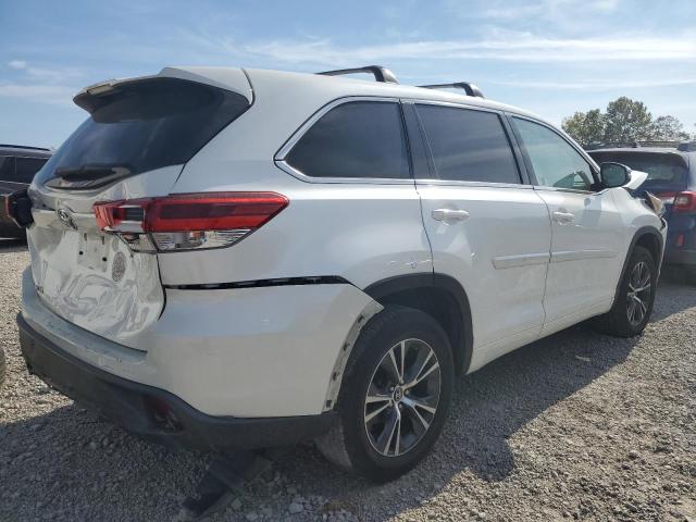 Image 3 of 2018 TOYOTA HIGHLANDER LE 2018 with VIN 5TDZARFH6JS039566