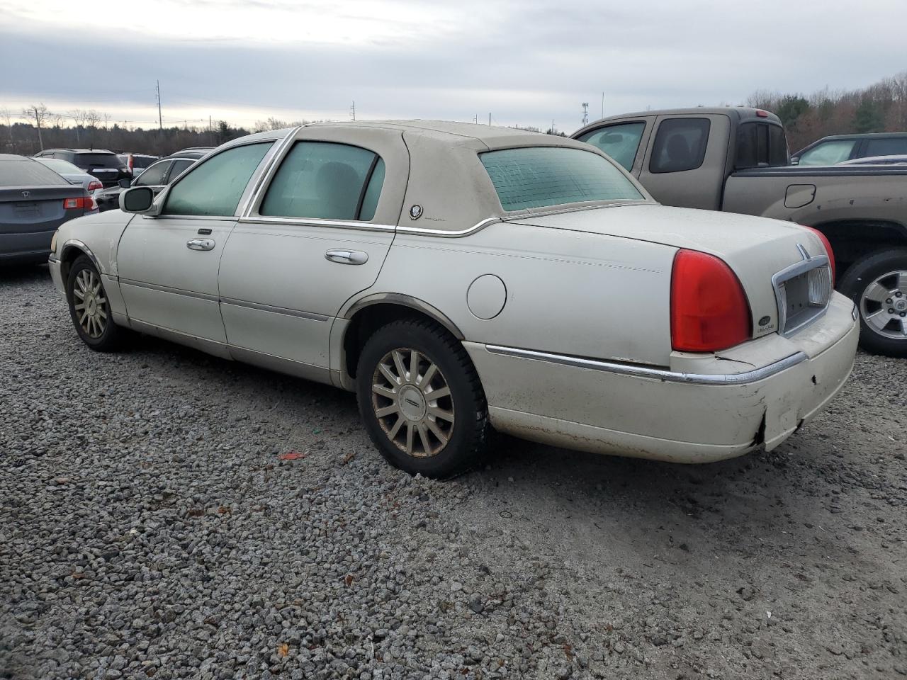 Obraz 2 z 2007 LINCOLN TOWN CAR SIGNATURE 2007 z VIN 1LNHM81VX7Y600127