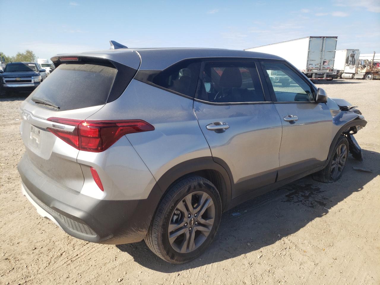 Image 3 of 2022 KIA SELTOS LX 2022 with VIN KNDEPCAA8N7333717