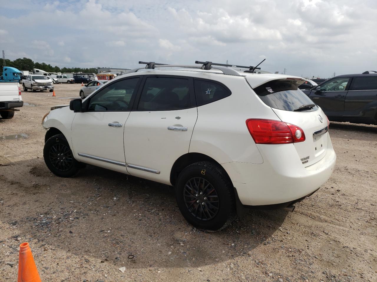Image 2 of 2014 NISSAN ROGUE SELECT S 2014 with VIN JN8AS5MT6EW602698