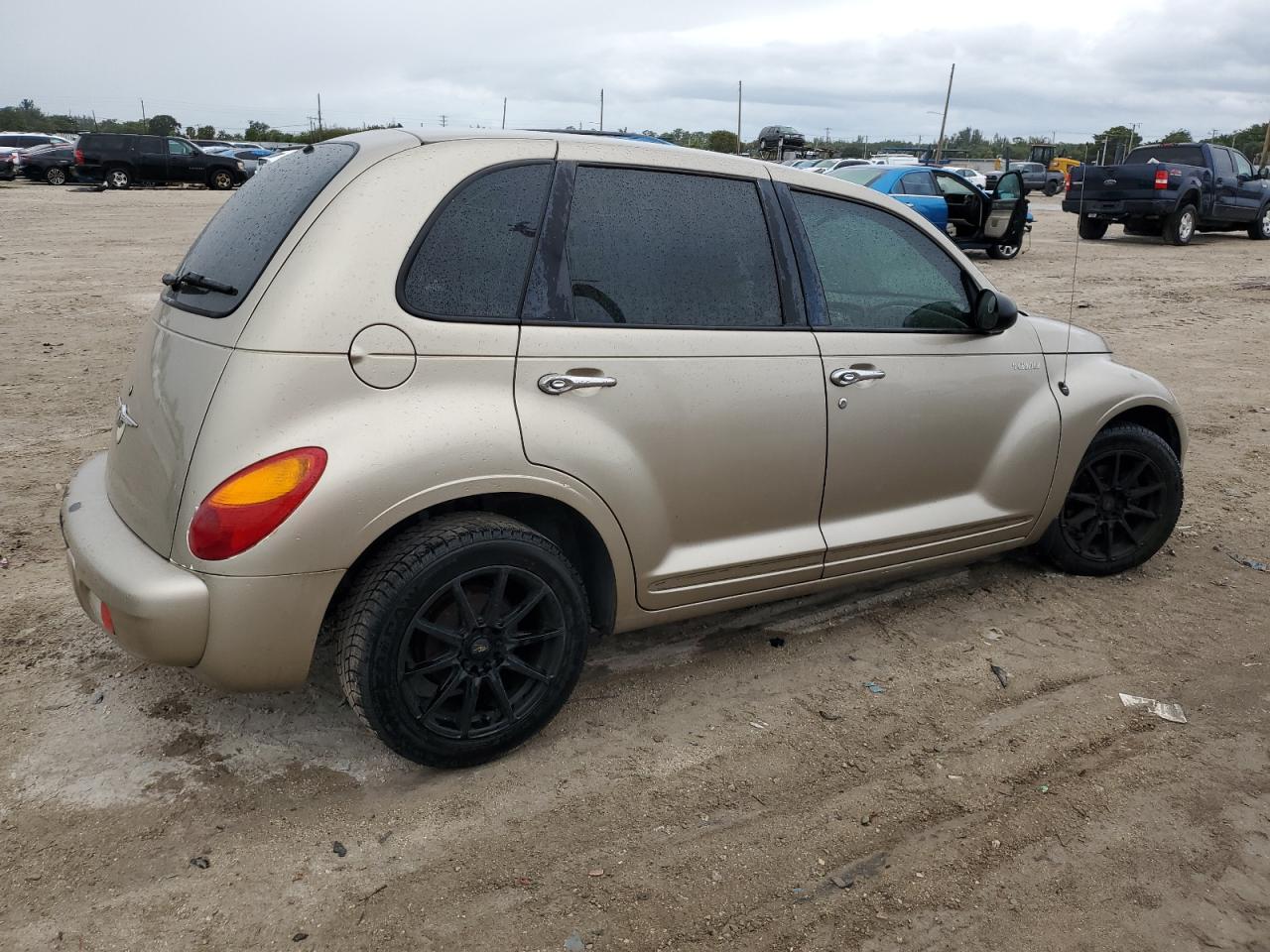 Image 3 of 2004 CHRYSLER PT CRUISER  2004 with VIN 3C4FY48BX4T268305