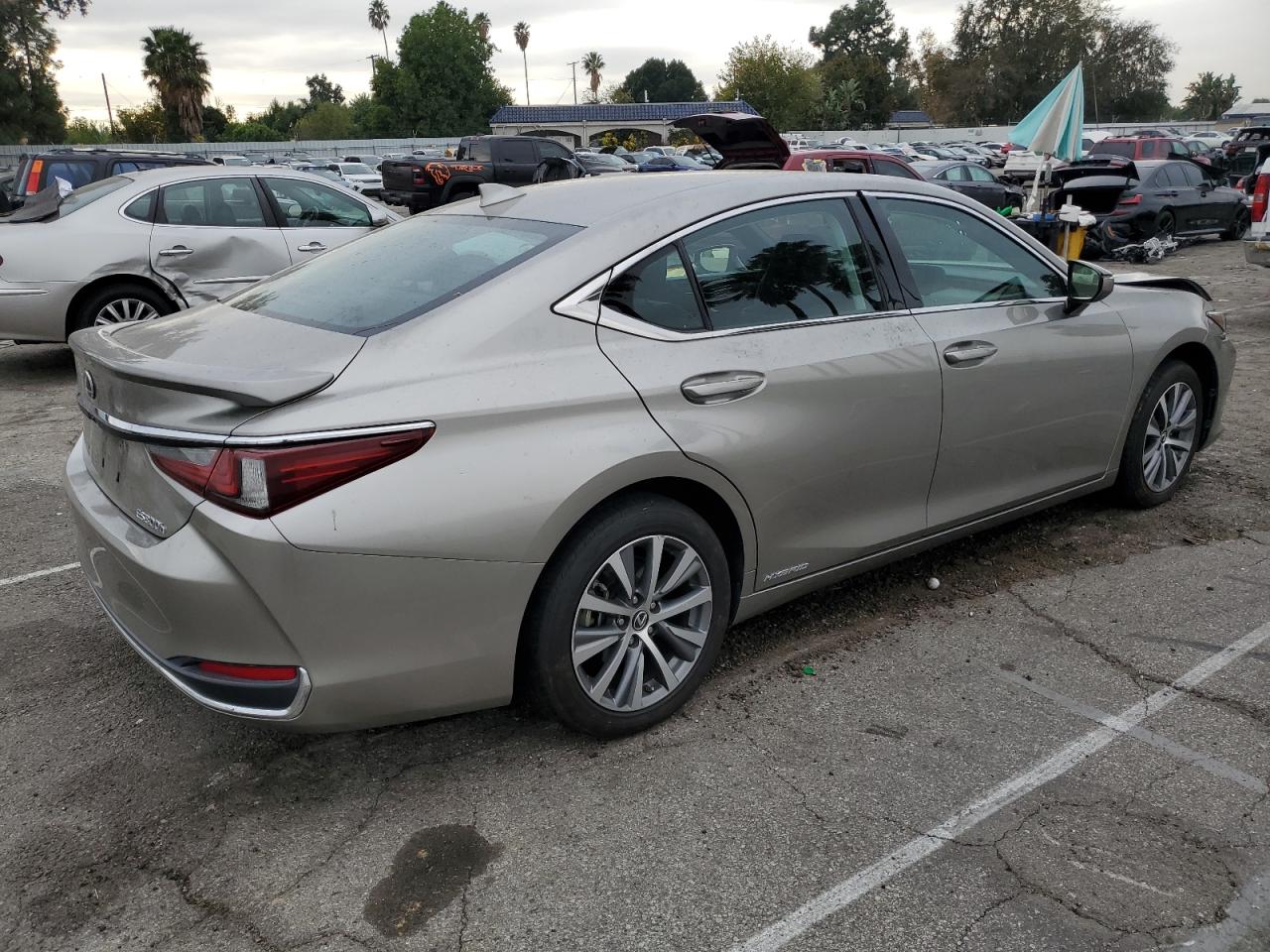 Image 3 of 2021 LEXUS ES 300H BASE 2021 with VIN 58ACA1C16MU002228