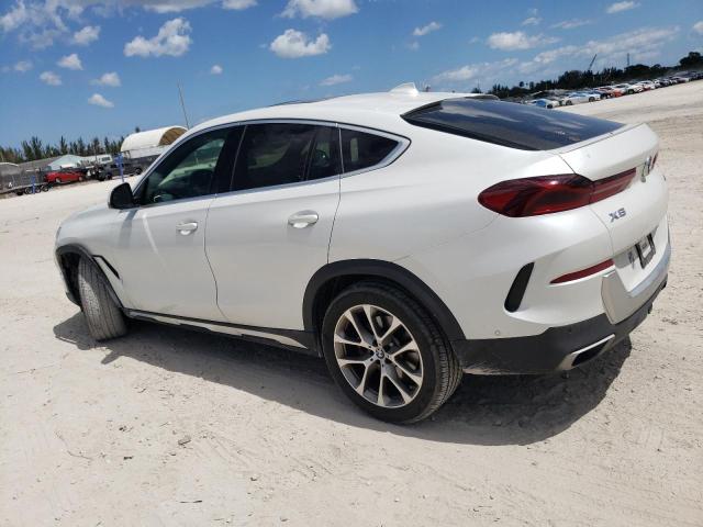 Obraz 2 z 2021 BMW X6 XDRIVE40I 2021 z VIN 5UXCY6C01M9E57584