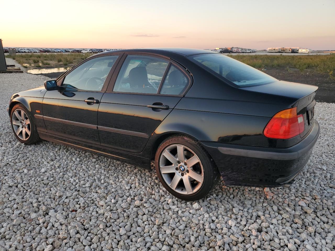Изображение 2 2001 BMW 325 I 2001 с VIN WBAAV33471FV01016