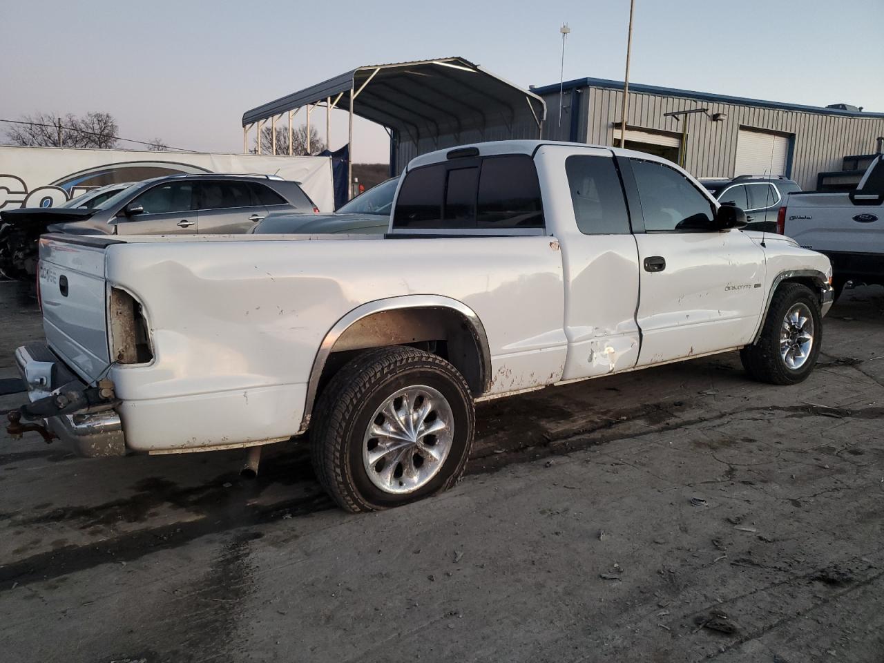 Image 3 of 2000 DODGE DAKOTA  2000 with VIN 1B7GL22X7YS776895