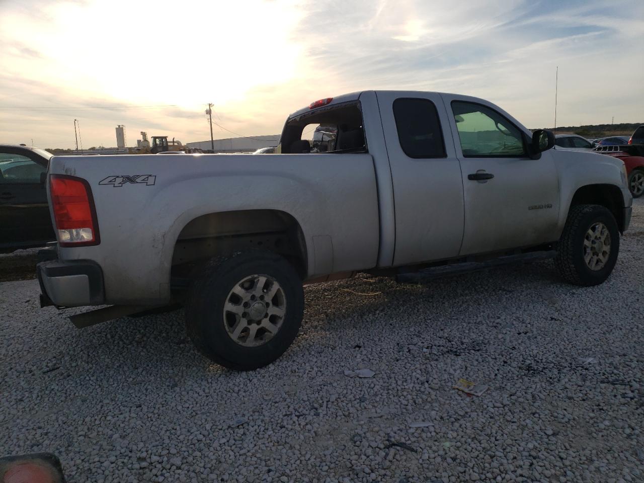 Image 3 of 2013 GMC SIERRA K2500 HEAVY DUTY 2013 with VIN 1GT22ZCG3DZ407375