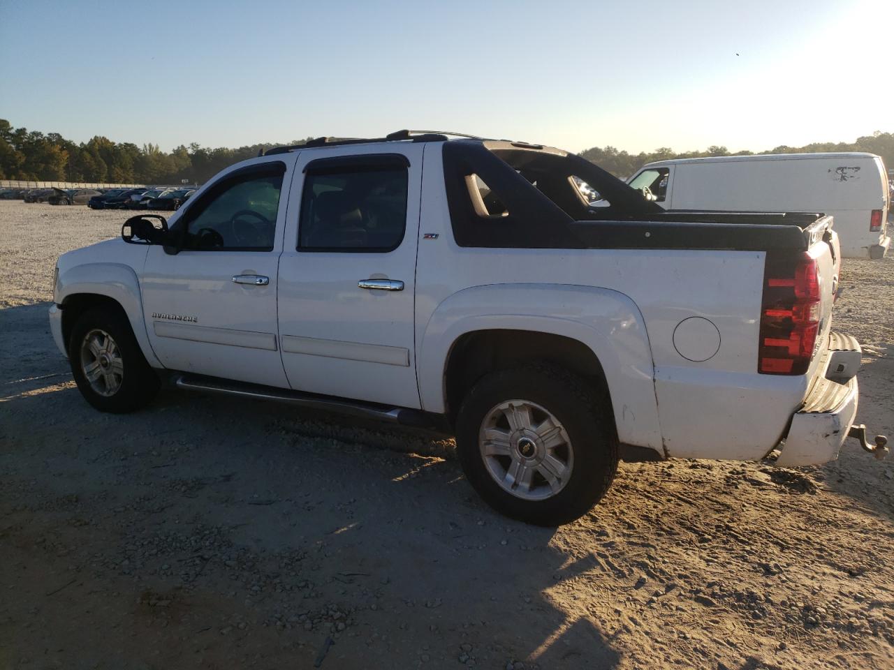 Изображение 2 2011 CHEVROLET AVALANCHE LT 2011 с VIN 3GNMCFE01BG116530