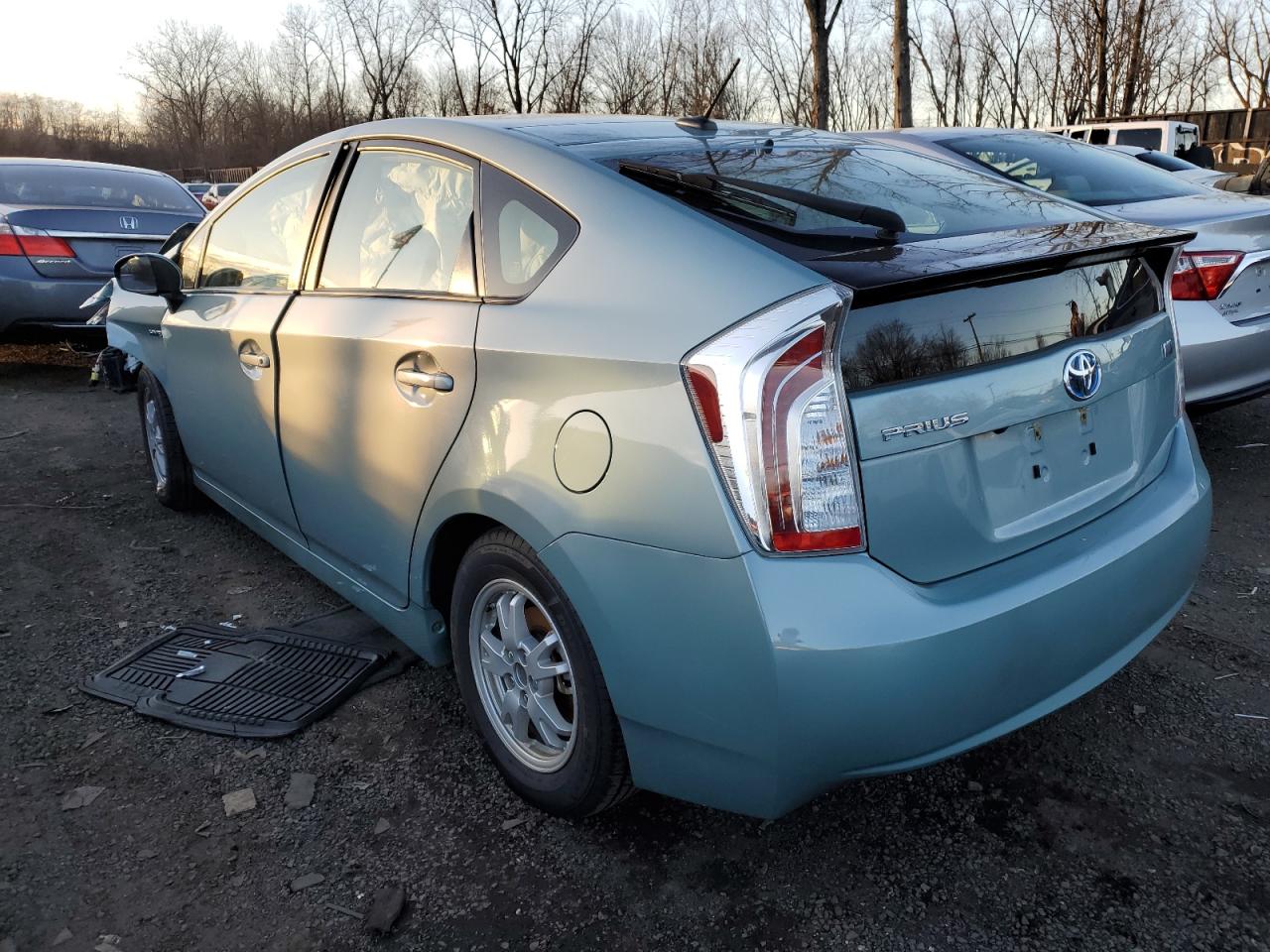 Obraz 2 z 2015 TOYOTA PRIUS  2015 z VIN JTDKN3DU8F1955947