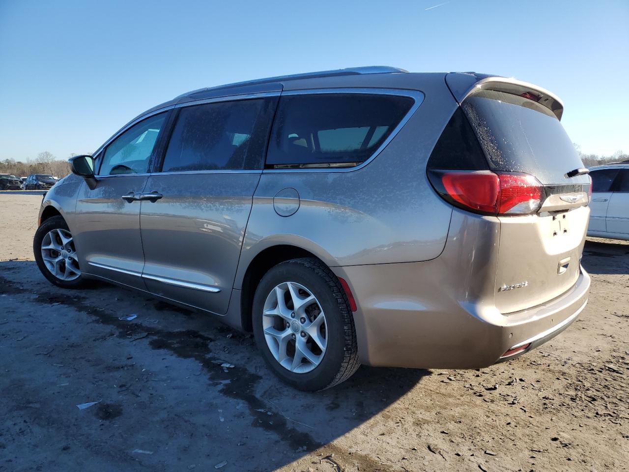 Изображение 2 2018 CHRYSLER PACIFICA TOURING L PLUS 2018 с VIN 2C4RC1EG2JR234500