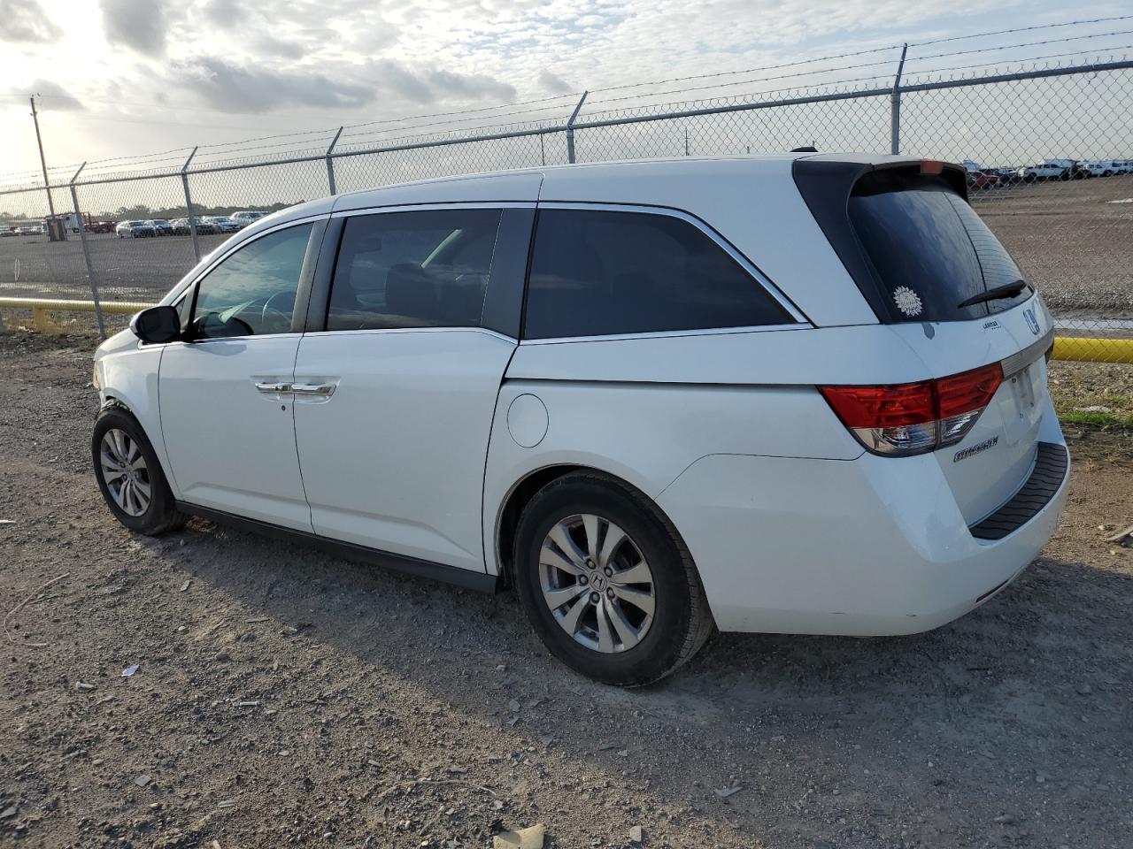 Изображение 2 2015 HONDA ODYSSEY EXL 2015 с VIN 5FNRL5H65FB126904