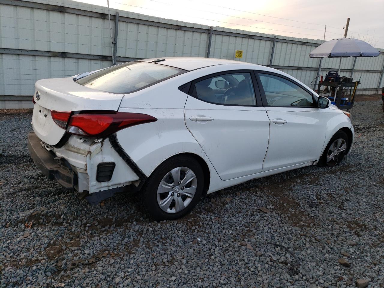 Obraz 3 z 2016 HYUNDAI ELANTRA SE 2016 z VIN 5NPDH4AE4GH732687