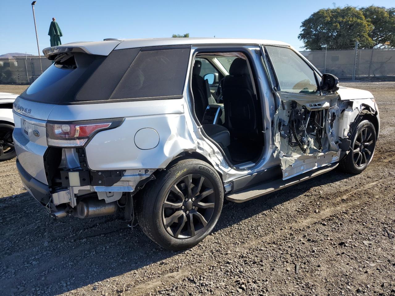 Image 3 of 2015 LAND ROVER RANGE ROVER SPORT HSE 2015 with VIN SALWR2VF3FA610088
