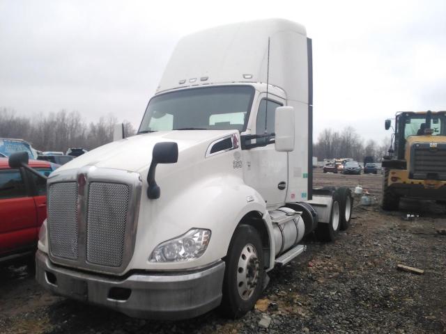 Image 2 of 2017 KENWORTH CONSTRUCTION T680 2017 with VIN 1XKYDP9XXHJ145251