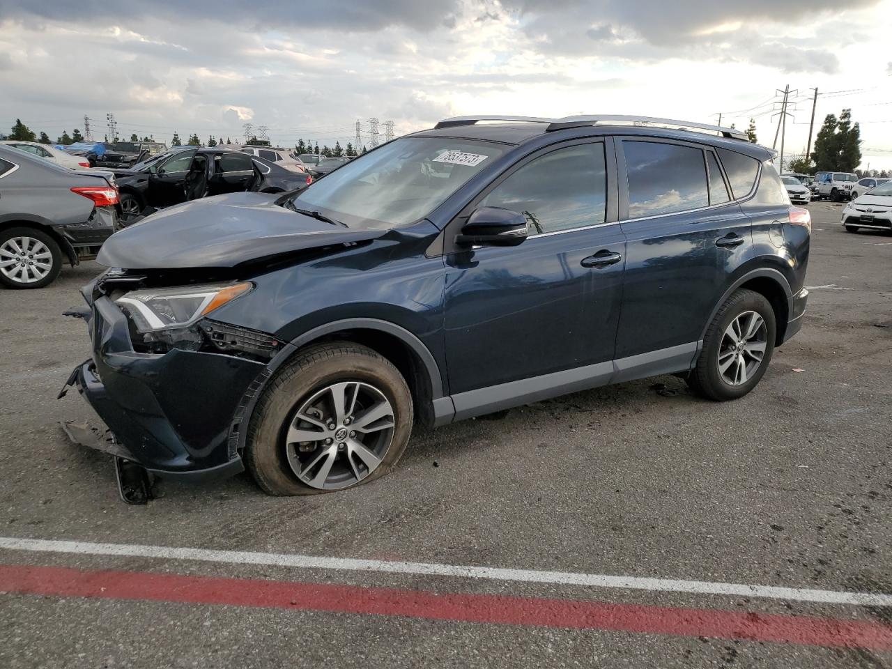 Изображение 1 2017 TOYOTA RAV4 XLE 2017 с VIN JTMWFREV8HJ106493