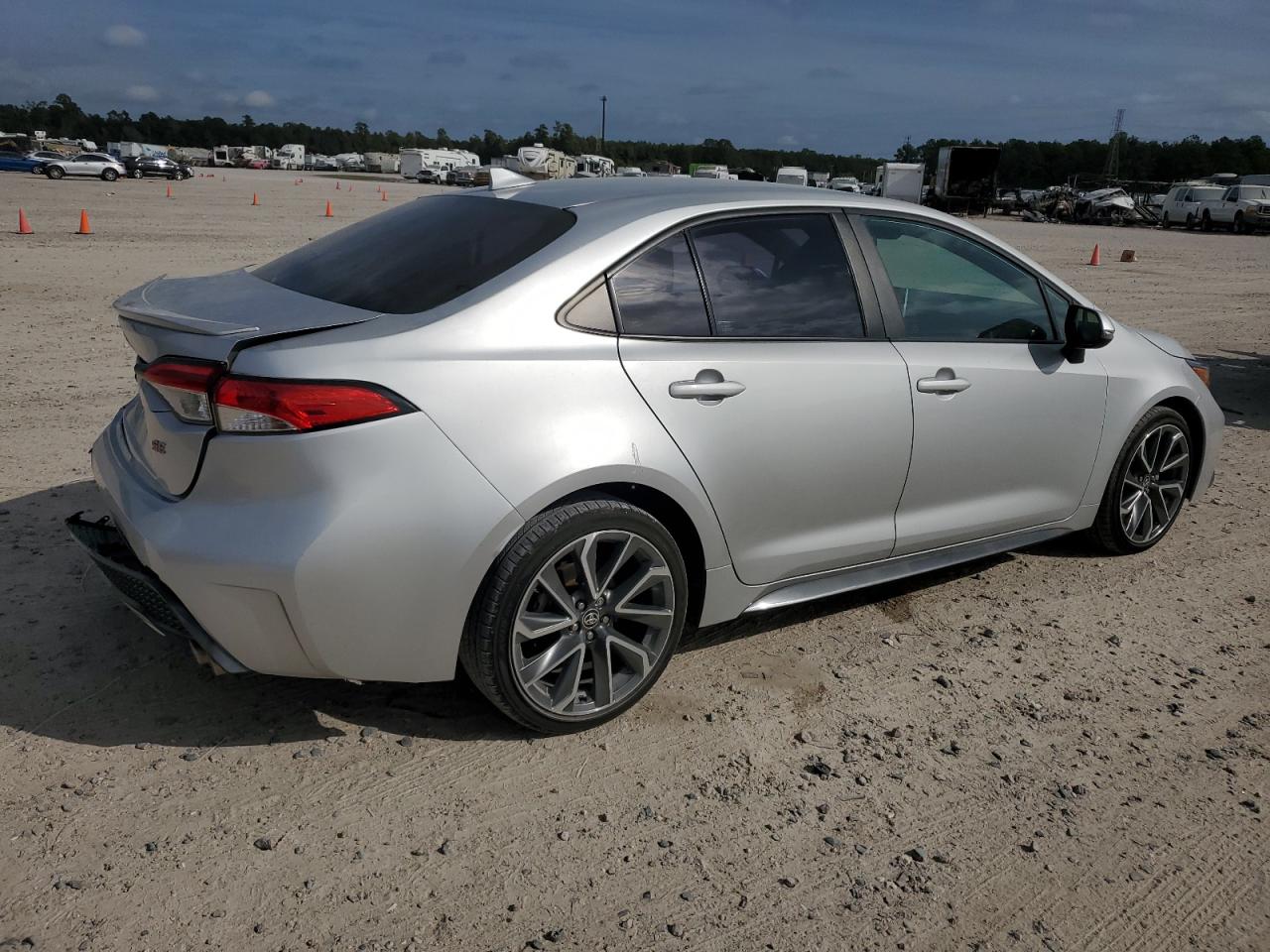 Obraz 3 z 2021 TOYOTA COROLLA SE 2021 z VIN 5YFS4MCE1MP082411