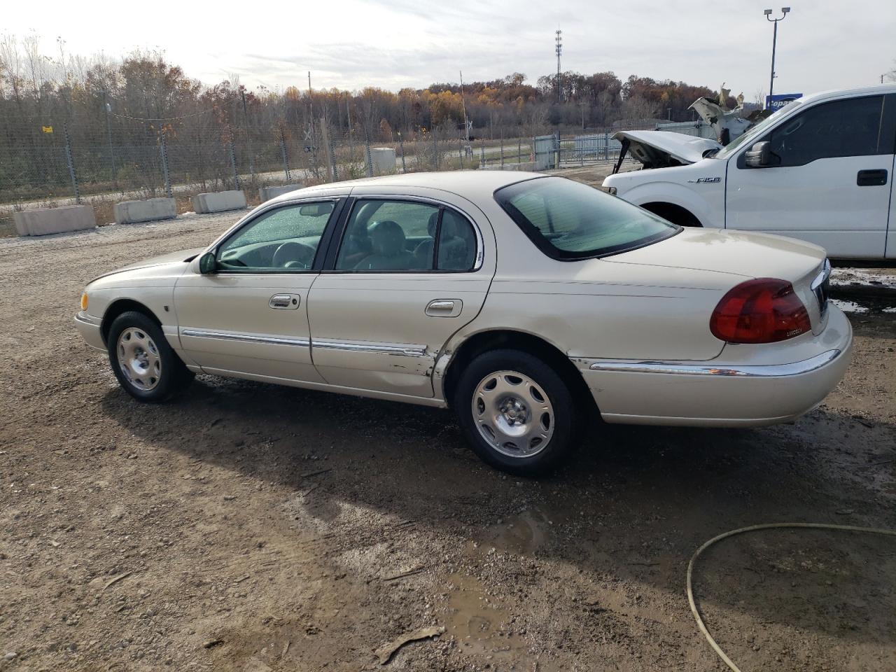 Obraz 2 z 2002 LINCOLN CONTINENTAL  2002 z VIN 1LNHM97V72Y696076